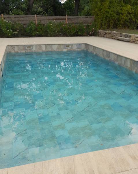 Carrelage intérieur piscine imitation Bali Zen près d'Avignon
