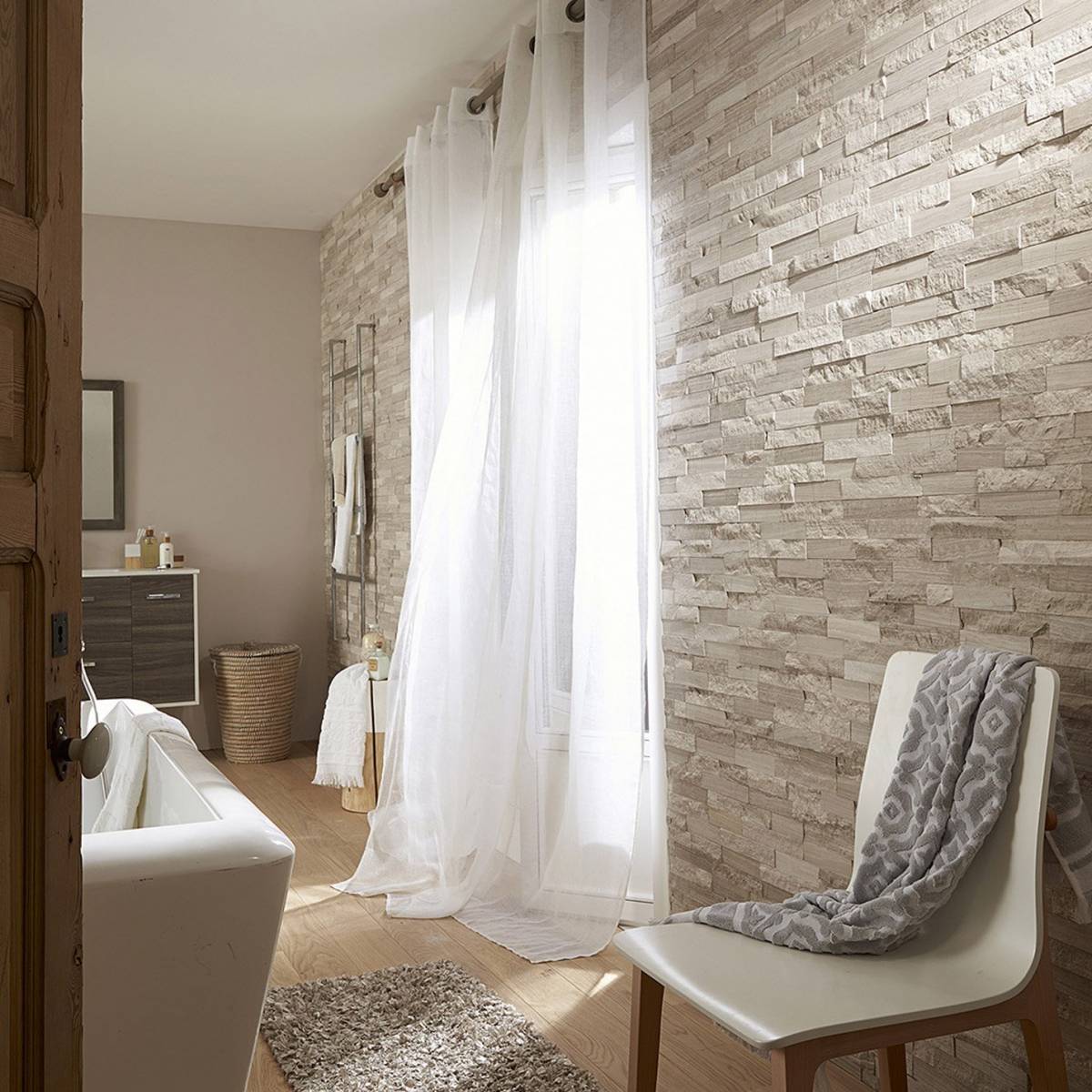 Parement en grès cérame pour un salon près de Modène