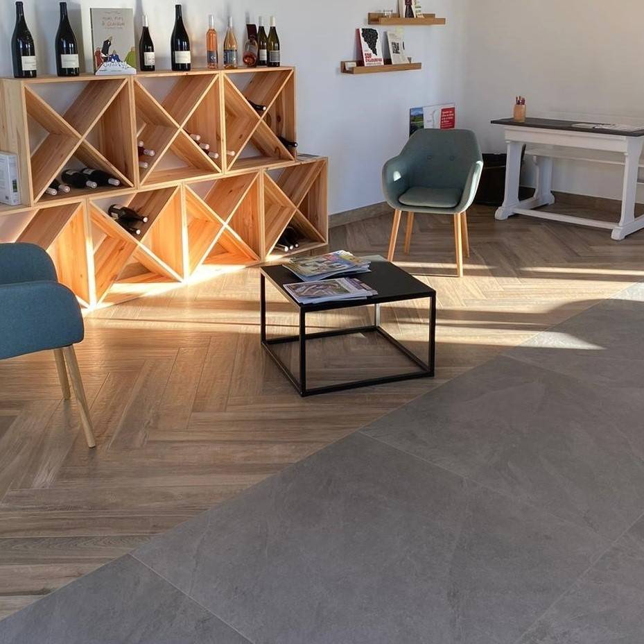 Carrelage effet bois pour local commercial à Bollène