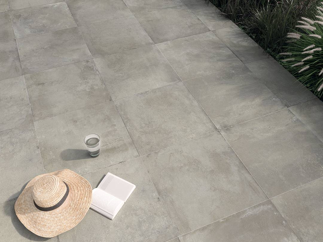 Terrasse en carreaux imitation béton antidérapant