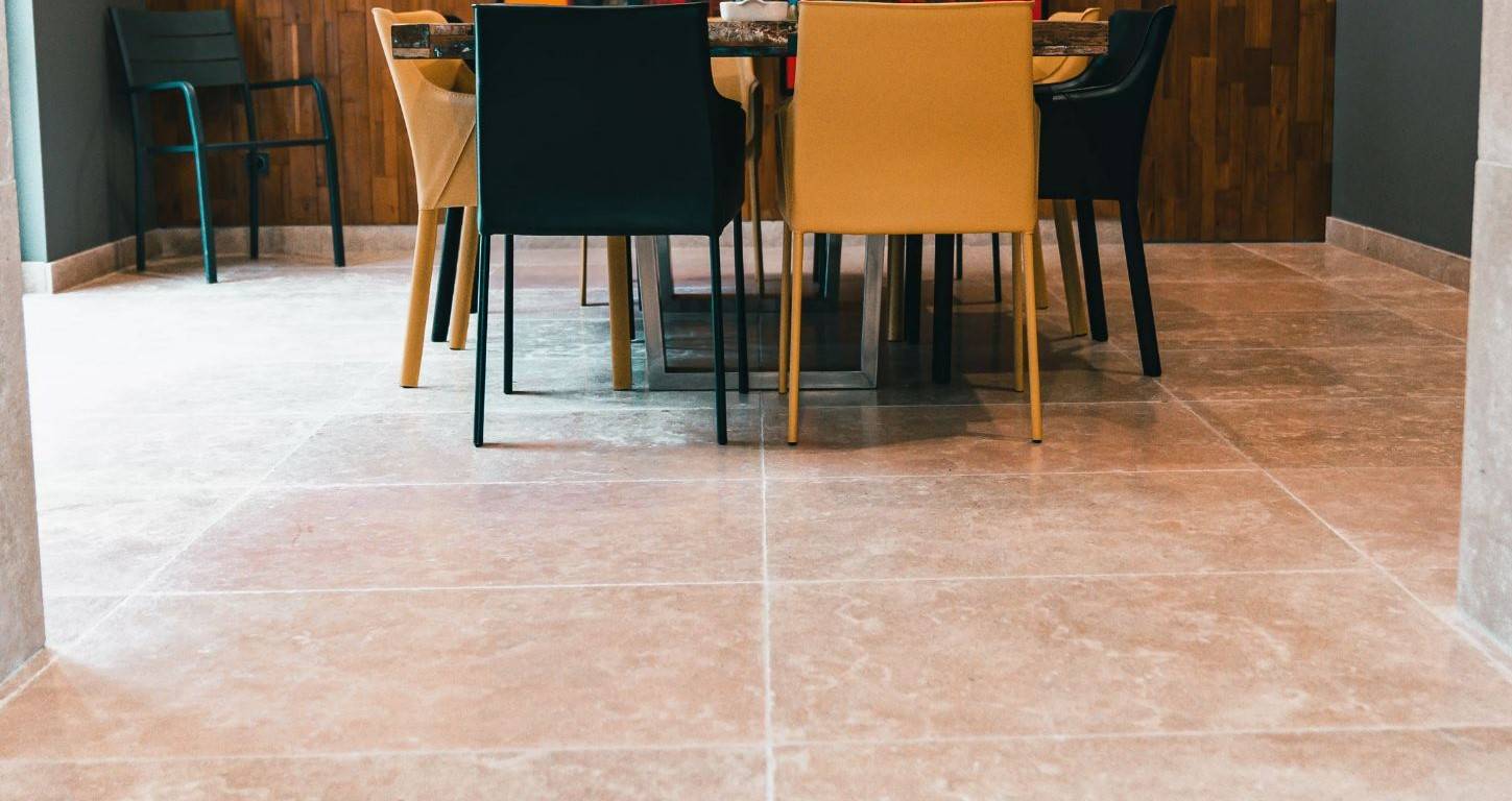 Dalle en travertin intérieur pour sol maison à L'isle sur la Sorgue