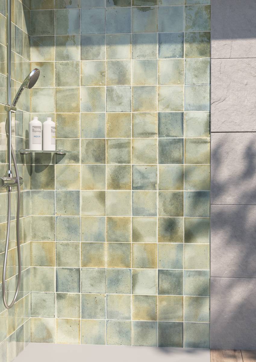 Créez une harmonie dans votre piscine avec ce carrelage à Jonquières