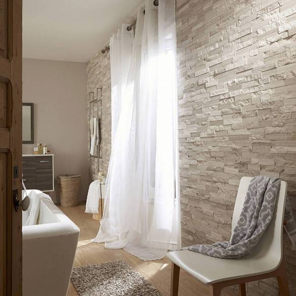 Parement en grès cérame pour un salon près de Modène