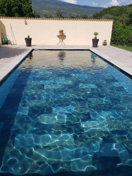 Carrelage piscine imiitation Bali dans le Vaucluse