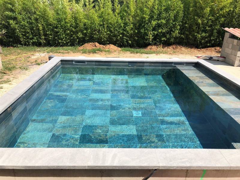 Trouver un carrelage imitation pierre de bali pour piscine