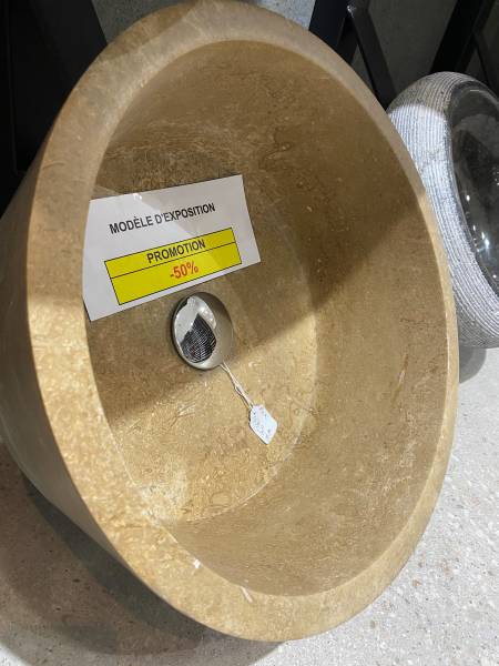 Élégance en Pierre à Prix Réduit à Fontaine-de-Vaucluse