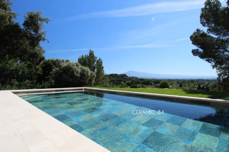 Carreler sa piscine avec du carrelage imitation Pierre de Bali à Orange