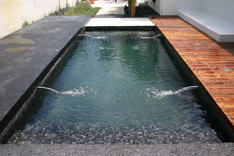 Poser de la mosaïque dans sa piscine chez un prestataire