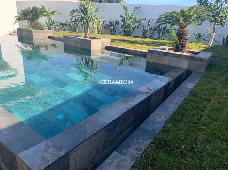 Trouver un carrelage imitation pierre de bali pour piscine