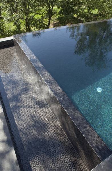 Poser de la mosaïque dans sa piscine chez un prestataire
