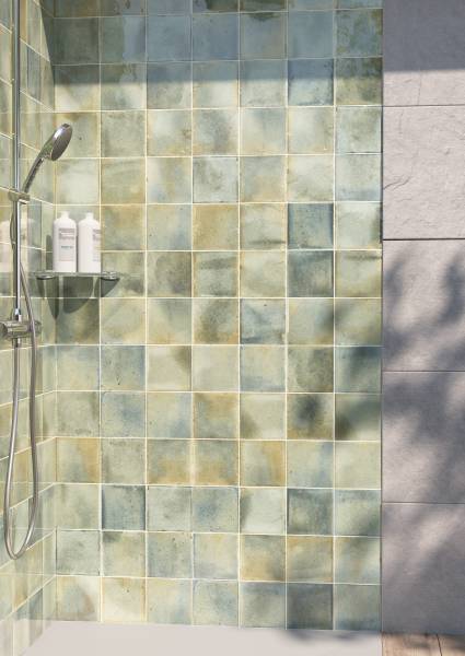 Créez une harmonie dans votre piscine avec ce carrelage à Jonquières
